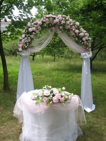 Свадебная флористика / Оформление свадебных арок /    Украшение выездной регистрации живыми цветами